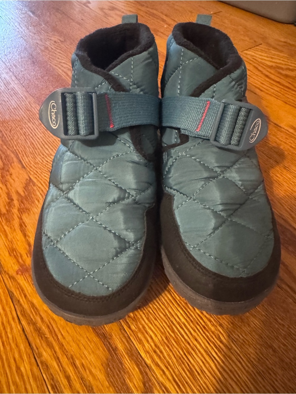 Chaco Kids Quilted Slippers, Kids 6, Womens 7, Like New